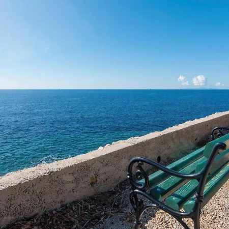 Three-bedroom Holiday In