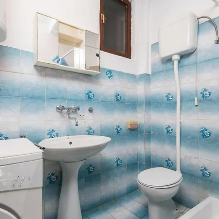 Three-bedroom Holiday In Vikendica Potomje