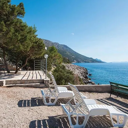 Three-bedroom Holiday In Potomje