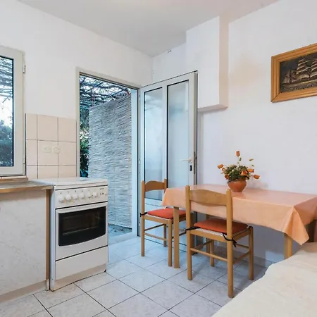 Three-bedroom Holiday In * Potomje