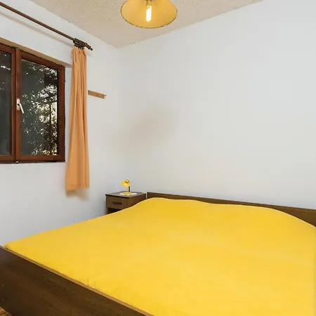 Three-bedroom Holiday In Vikendica